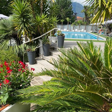 Hotel La Perla Riva del Garda Bagian luar foto