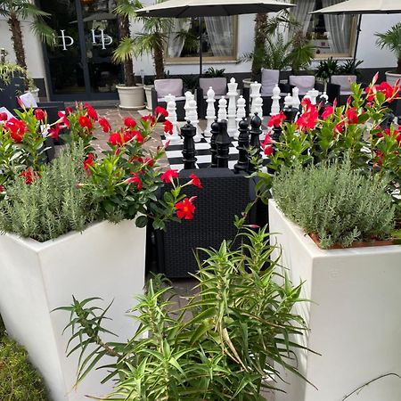 Hotel La Perla Riva del Garda Bagian luar foto