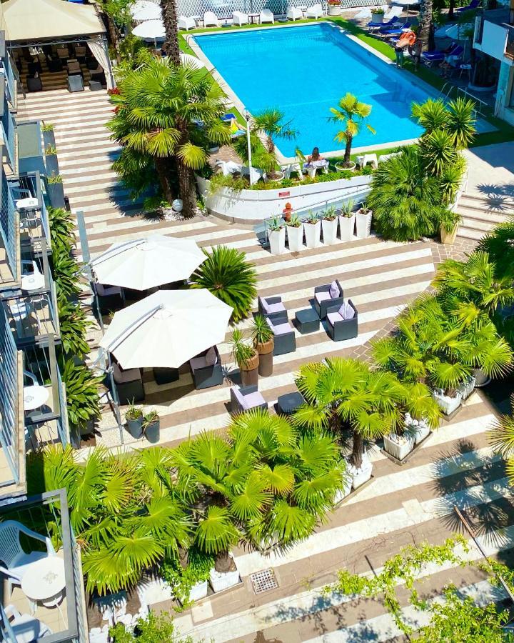 Hotel La Perla Riva del Garda Bagian luar foto