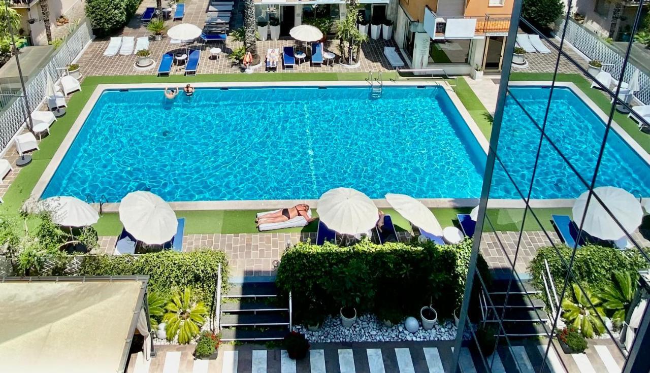 Hotel La Perla Riva del Garda Bagian luar foto