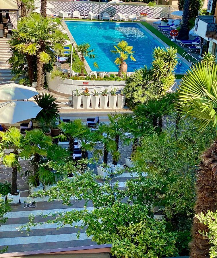 Hotel La Perla Riva del Garda Bagian luar foto