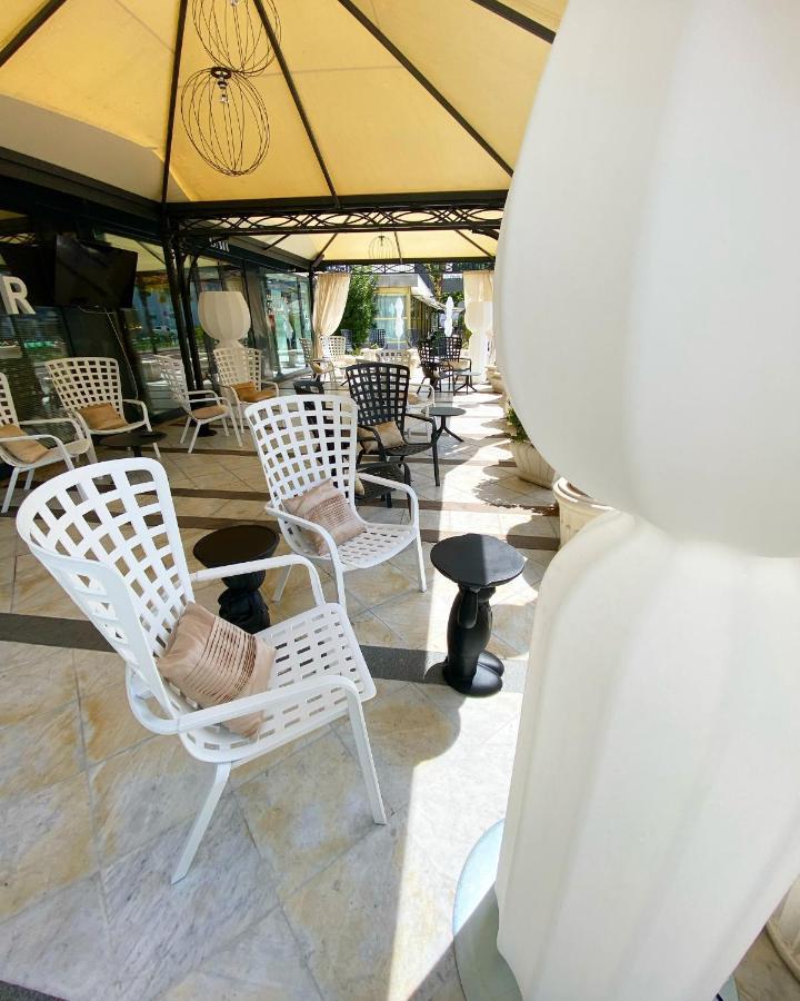 Hotel La Perla Riva del Garda Bagian luar foto