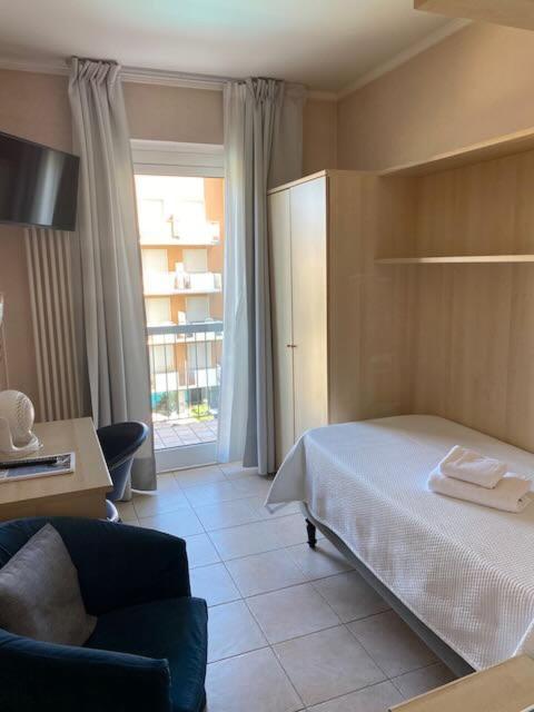 Hotel La Perla Riva del Garda Bagian luar foto