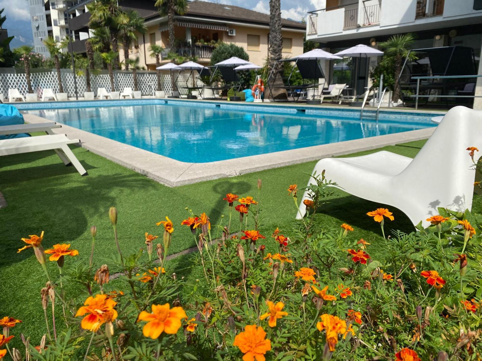 Hotel La Perla Riva del Garda Bagian luar foto