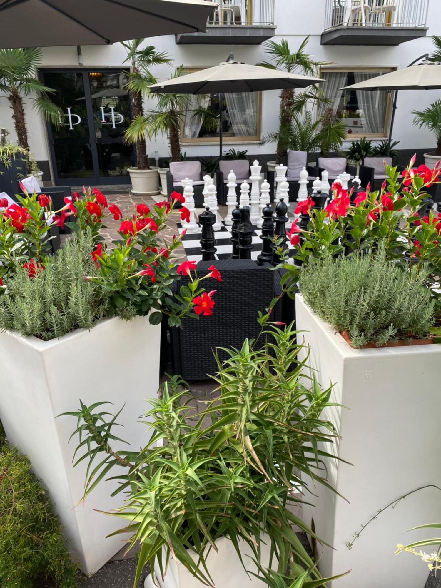 Hotel La Perla Riva del Garda Bagian luar foto