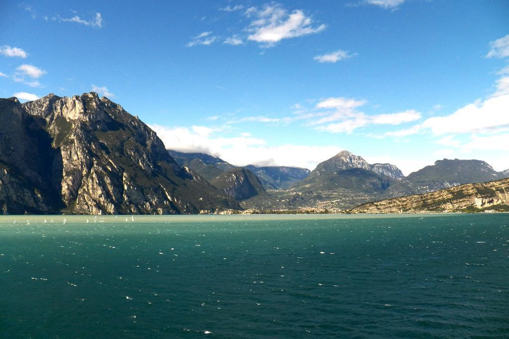 Hotel La Perla Riva del Garda Bagian luar foto