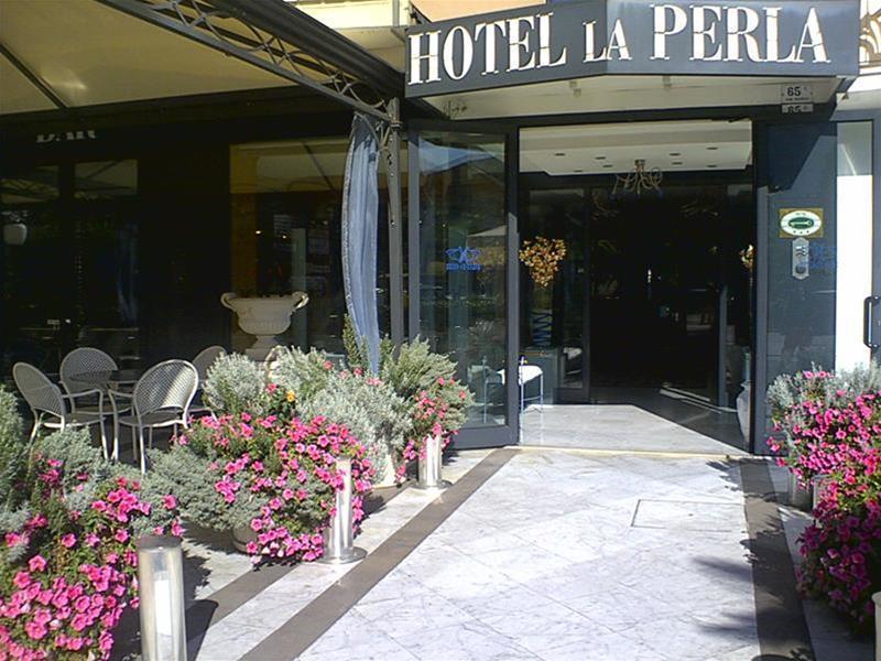 Hotel La Perla Riva del Garda Bagian luar foto