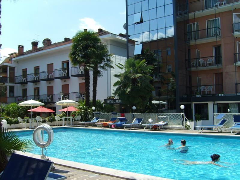 Hotel La Perla Riva del Garda Bagian luar foto