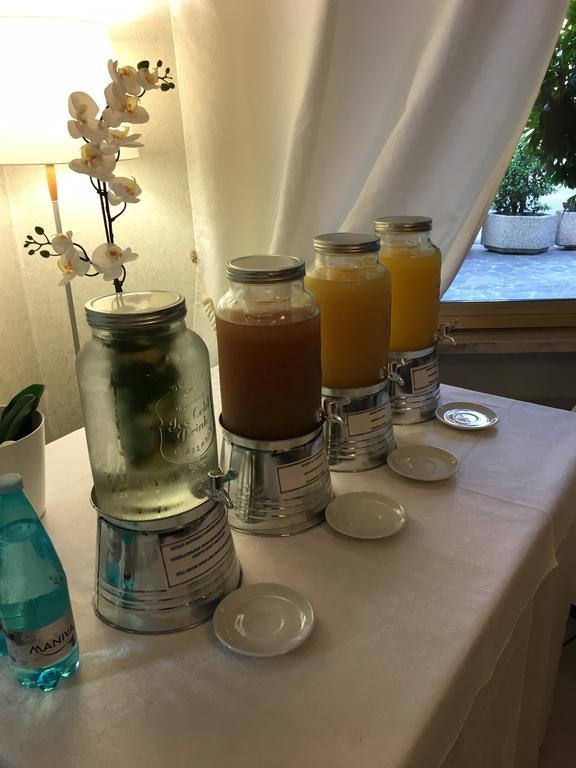 Hotel La Perla Riva del Garda Bagian luar foto