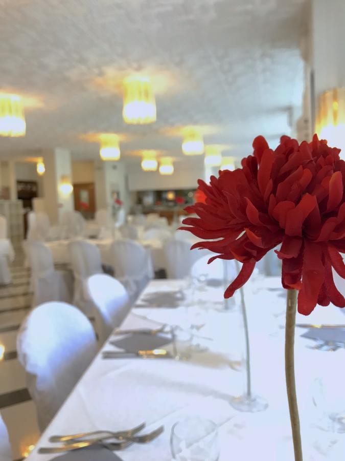 Hotel La Perla Riva del Garda Bagian luar foto