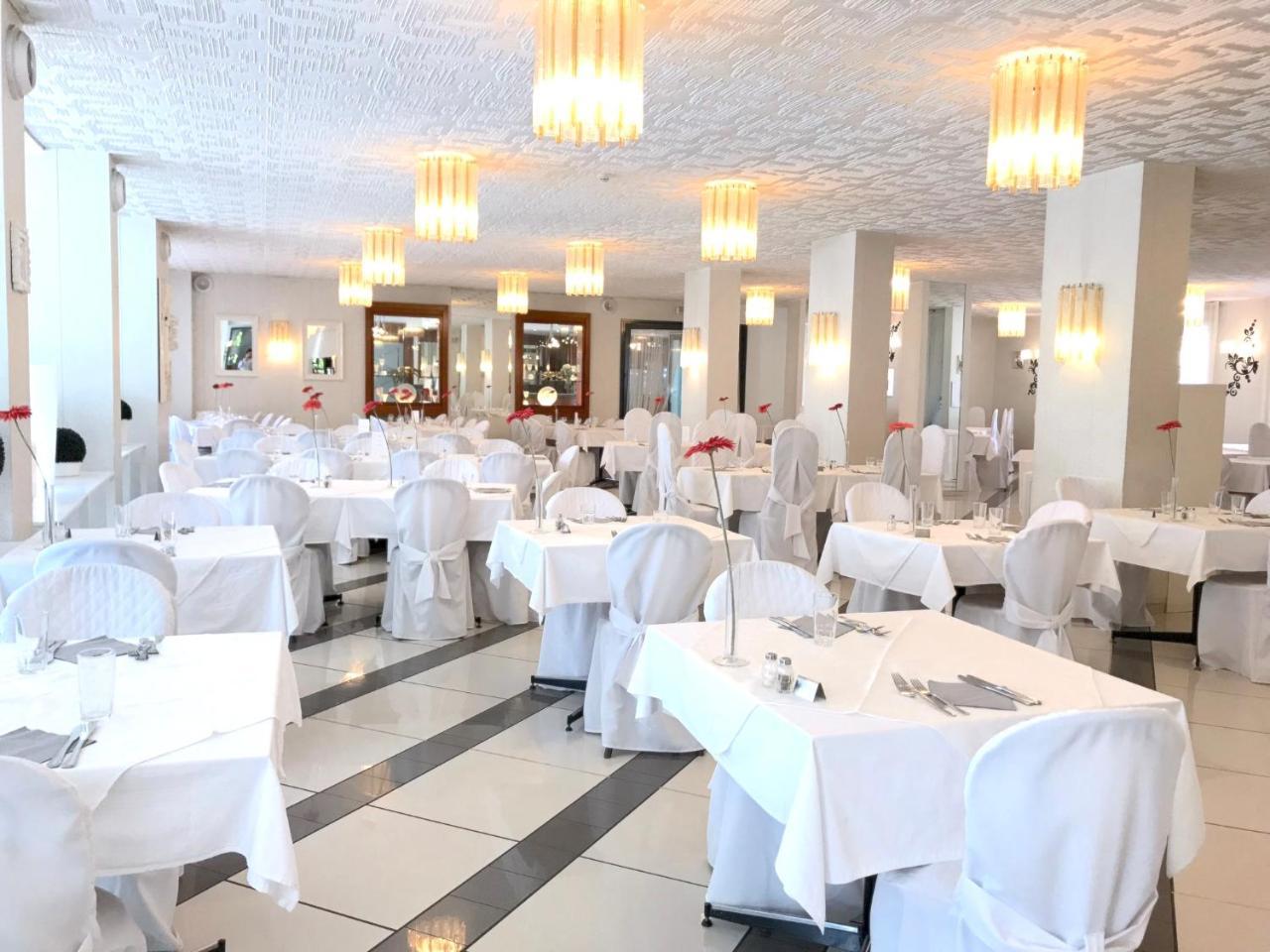 Hotel La Perla Riva del Garda Bagian luar foto